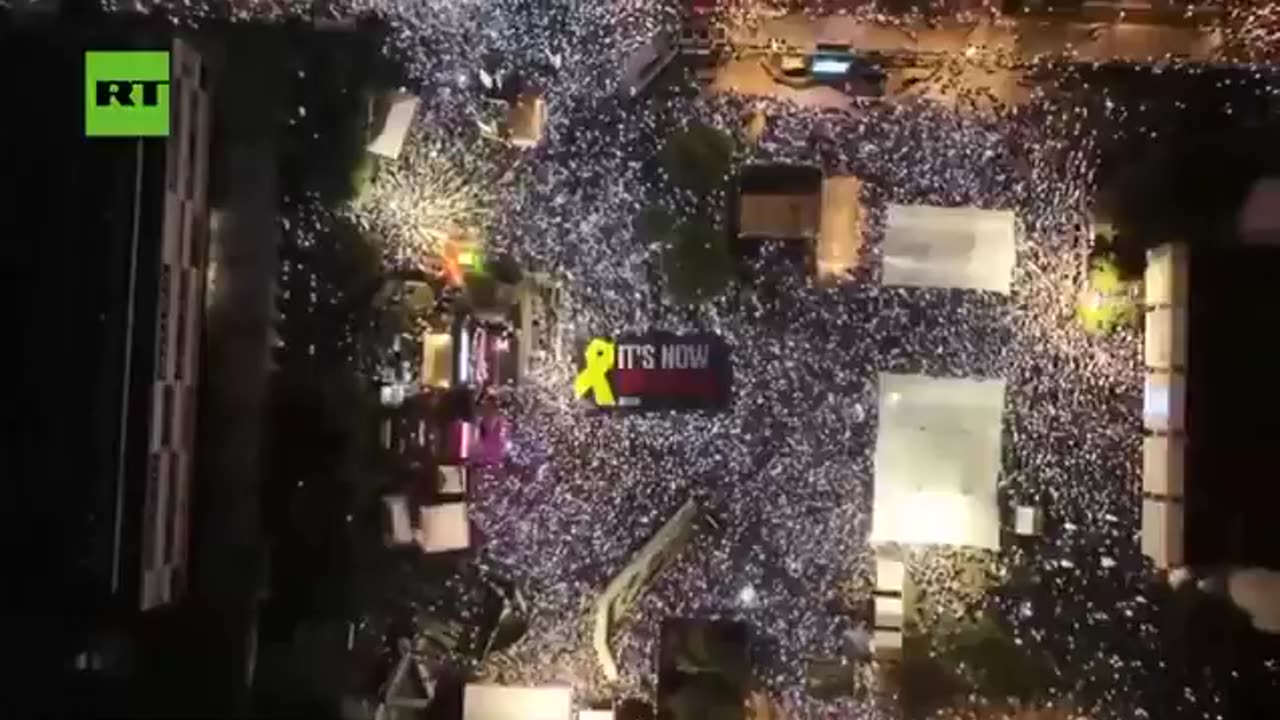 WOW! A MASSIVE protest in Tel Aviv urging Netyanahu to take the Peace Deal…
