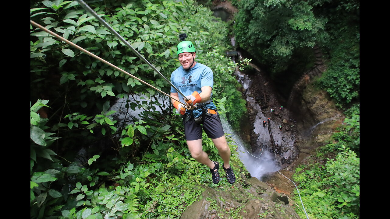 Waterfall Rapelling in Costa Rica