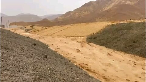 Flash floods in southern Israel and flooded streets in Eilat due to heavy rains.