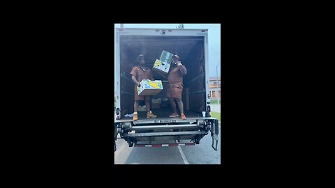 Riding round town makin playz