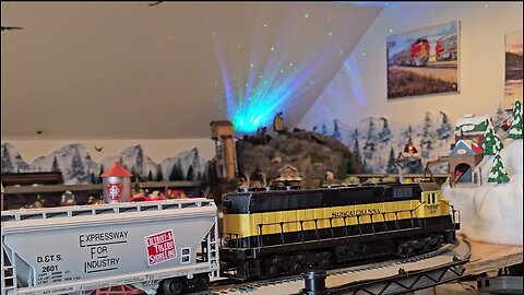 EMD F; en ALCO FA Friday Scale discussion & Toy Train Run