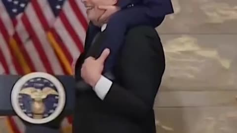 ❤️ Elon Musk brings his son on his shoulders