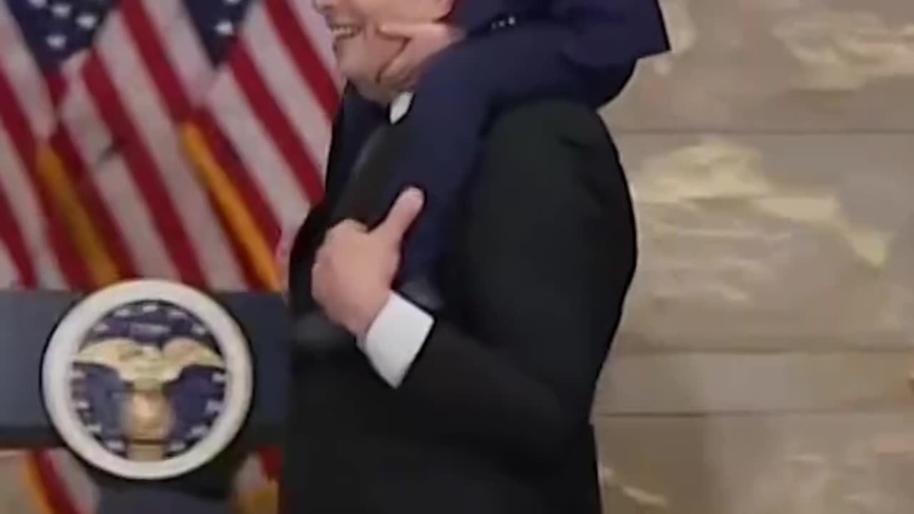 ❤️ Elon Musk brings his son on his shoulders