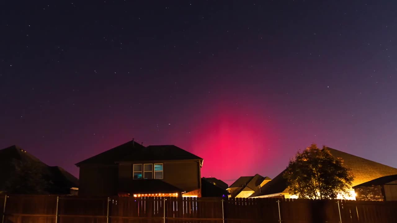 Mesmerizing timelapse captures the Northern Lights dancing