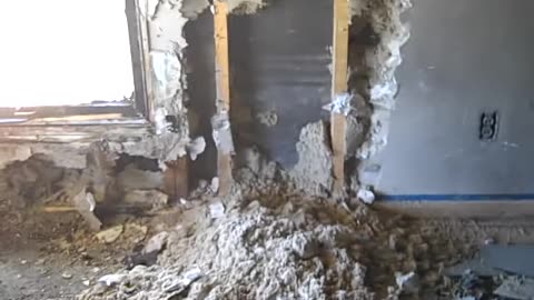 TOM TRY_S TO TURN OFF WATER ON OAKFIELD,, ENJOY the shea show