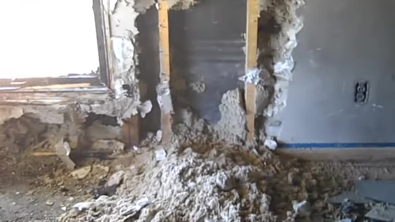 TOM TRY_S TO TURN OFF WATER ON OAKFIELD,, ENJOY the shea show