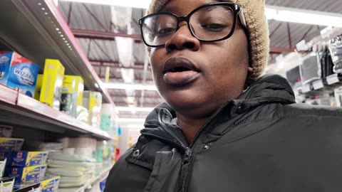 VLOGMAS DAY 12 I WRAPPED THE GIFT BASKET!