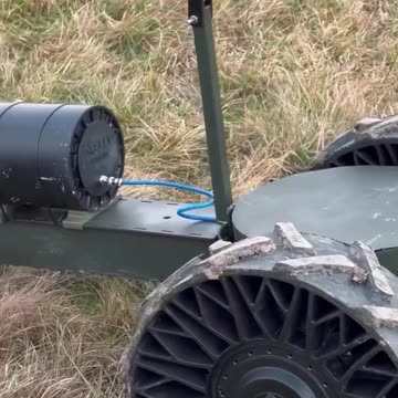 An interesting ground drone Bombetel, is powered by fiber optics and comes from Ukrainian