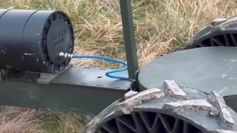 An interesting ground drone Bombetel, is powered by fiber optics and comes from Ukrainian