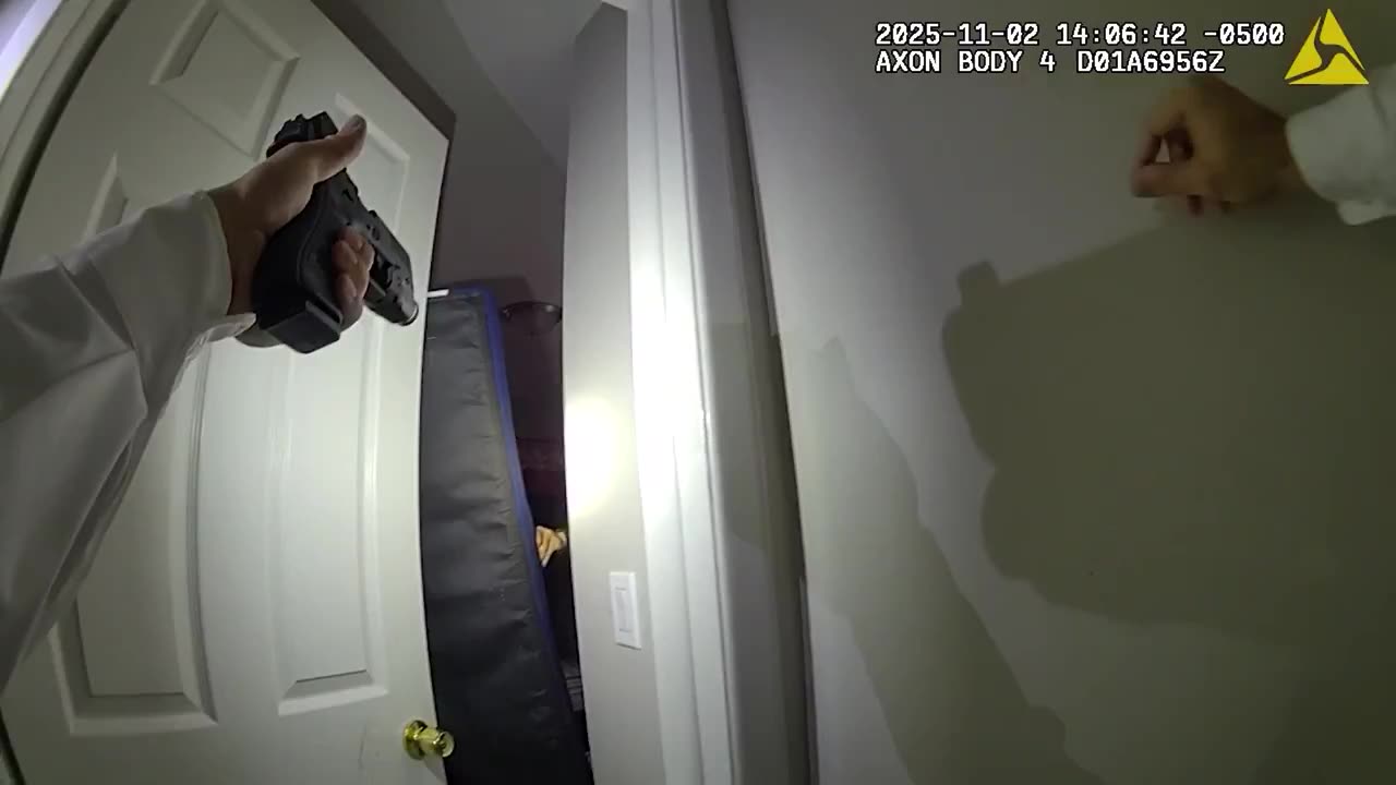 Florida Sheriffs Drop Knife-Wielding Assailant Holding Child Hostage With a Knife