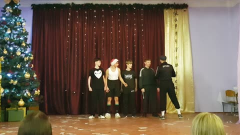 Daniela Bezușca și Clasa 9 B Concert Vine Anul Nou 11/16 Vancicăuți 19 decembrie 2025