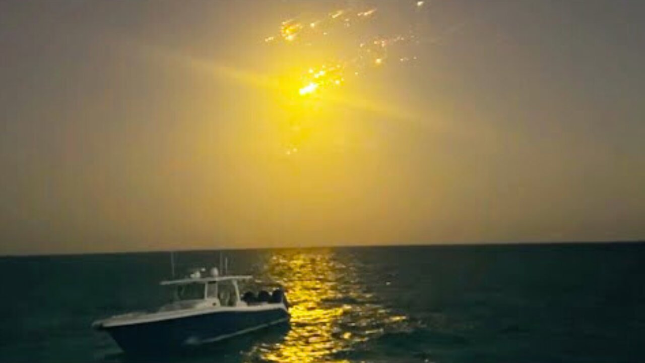 Debris from SpaceX Starship flight 8 explosion streaks across Bahamas night sky