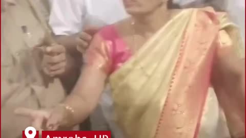 Amroha Board Meeting Turns Ugly: Woman Councillor Grabs Ex-MLA by Collar, Beats Him