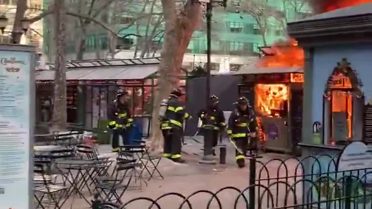 JUST IN: 🇺🇸 Bryant Park Christmas Market in New York City is on fire.