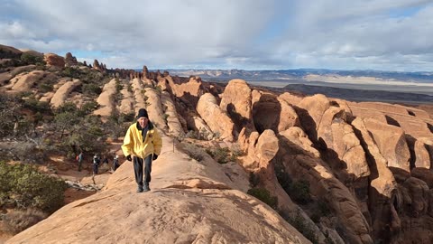 Yianni hiking Devils Garden, Arches 12-30-24