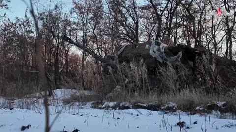 Crews of self-propelled howitzers "Msta-S" of the group of forces "West"