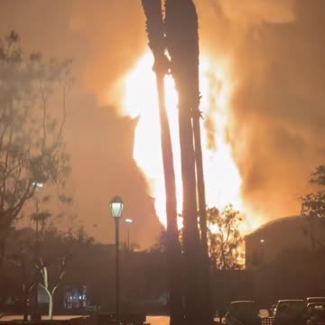 A powerful fire broke out at the Chevron oil refinery in Southern California