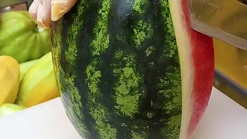 Amazing Thai $1 Fresh Bright Red Watermelon! 🍉💰 #StreetFood #Shorts