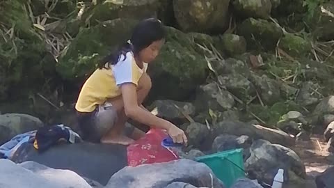 Washing Clothes in the River | Real Province Life in the Philippines 🇵🇭💧