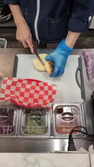 Tokyo Has Better Bagels Than New York?! 🤯 | NEW NEW YORK CLUB