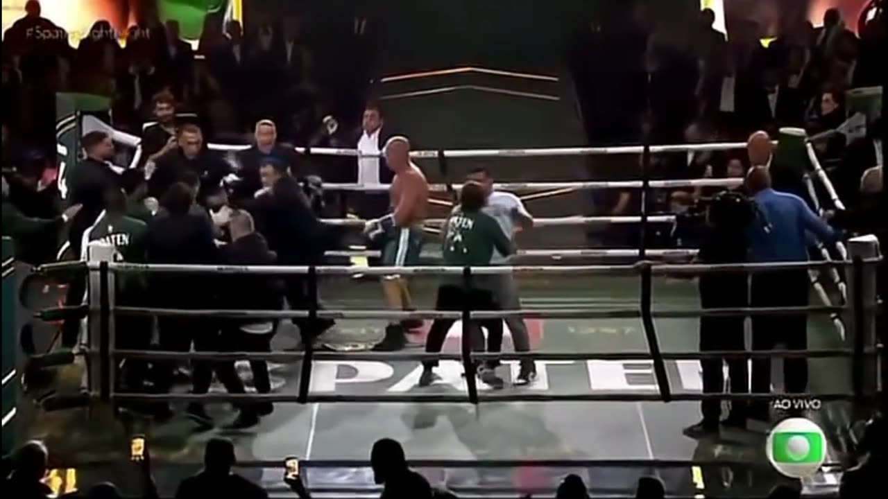 “Wanderlei Silva vs. Popó Freitas Ends in Brawl and Fighter Collapses Unconscious”