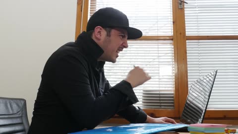 Типовете КОЛЕГИ, които всички имат в офиса и МРАЗЯТ