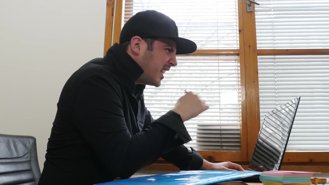 Типовете КОЛЕГИ, които всички имат в офиса и МРАЗЯТ