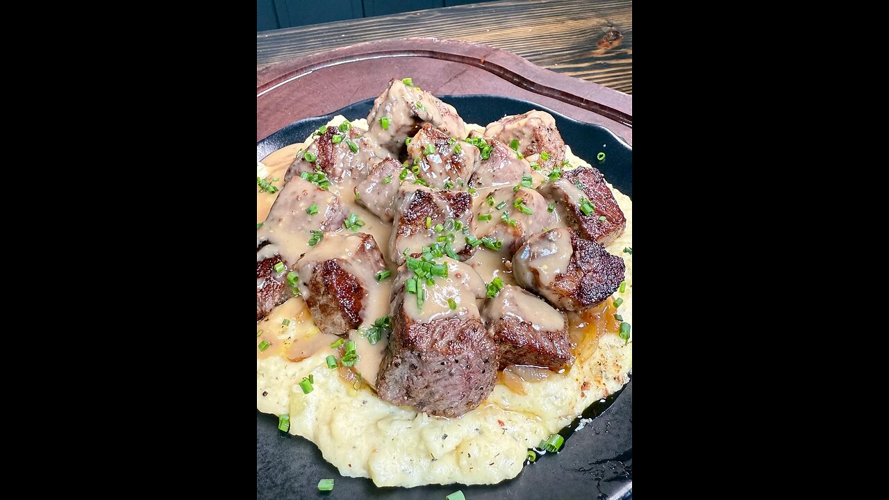 Steak Bites with Mashed Potatoes and Gravy