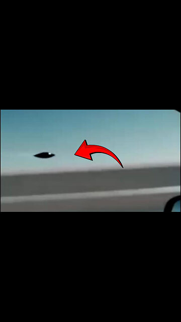 Ein Augenzeuge liefert sich eine spektakuläre Verfolgungsjagd in seinem Hypercar mit einem UFO