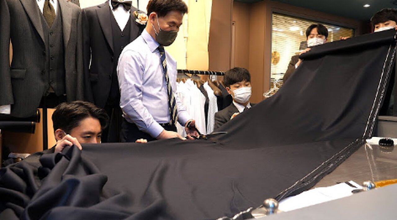 process of making custom suits by veteran tailor with 40 years experience. Korean master taylor