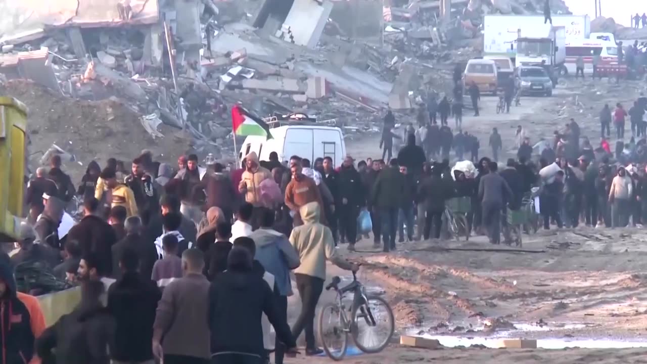 Joy and relief as crowds of Palestinians return to northern Gaza