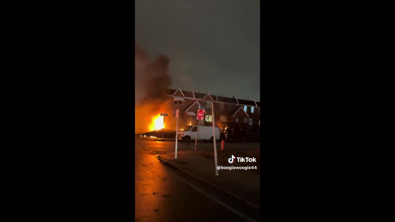 🚨 Philadelphia Plane Crash – Roosevelt Mall Looks Like a Warzone!