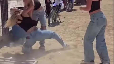 CRAZIEST girl fight caught on camera
