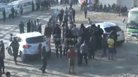 Palestinian resistance wheels arrive at the expected prisoner handover site