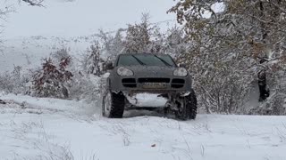 Porsche Cayenne 4.5S on 35s Off-road vs Big Snow Hill 💪🎅💪