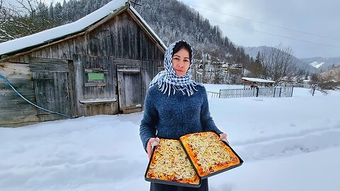 THE WOMAN LIVES ALONE IN THE MOUNTAINS! Cooking PIZZA