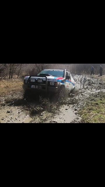 Ford Maverik vs Nissan King Cab in Mud Off-road 🧐