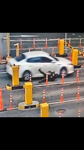 Taxista atropella a empleado de aparcamiento tras negarse a pagar