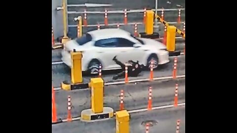 Taxista atropella a empleado de aparcamiento tras negarse a pagar