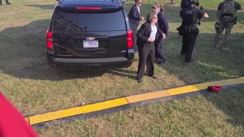 Secret Service looking scripted at Trump shooting