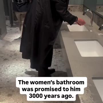 Jew in the female bathroom | “The women's bathroom was promised to him 3000 years ago.“
