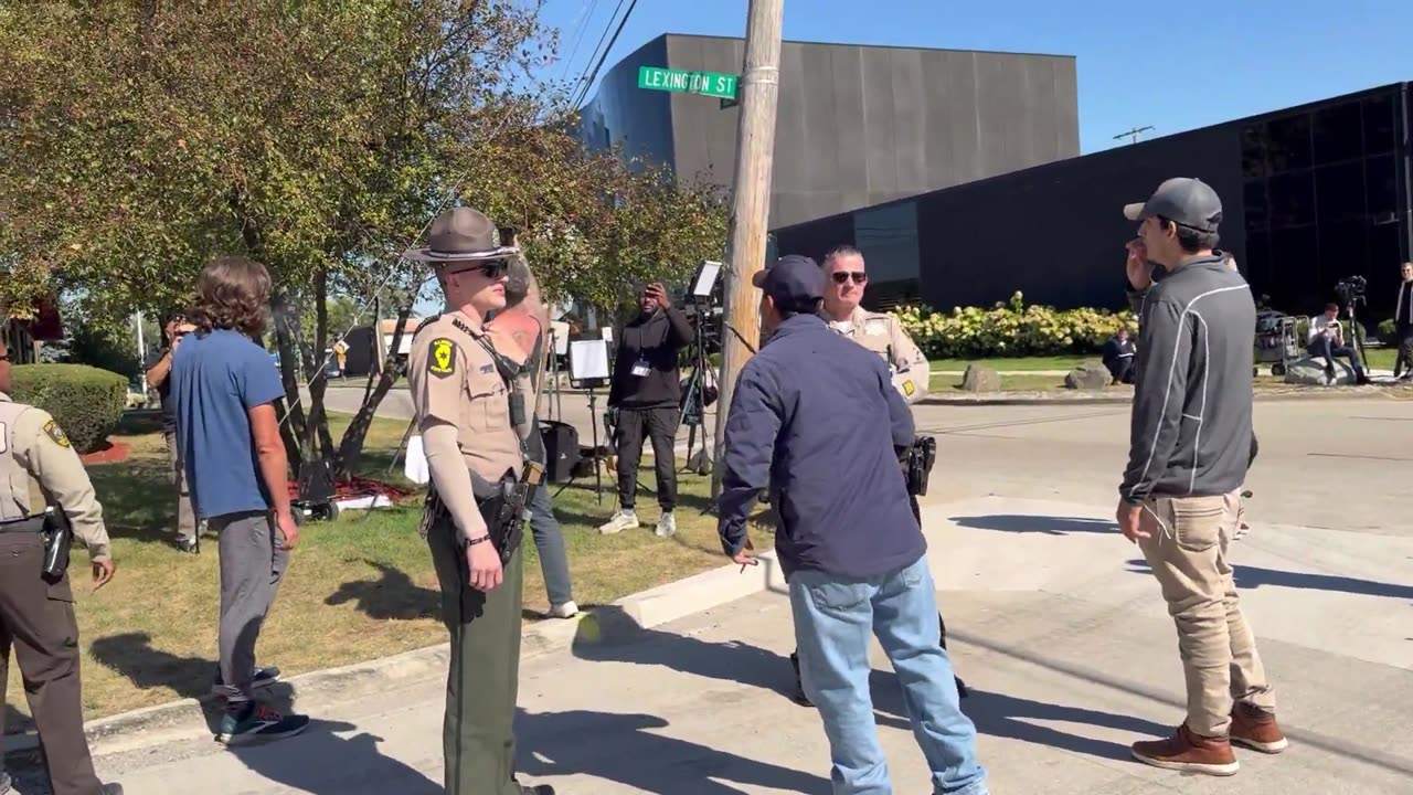 A bit of confrontation now outside of Broadview ICE facility