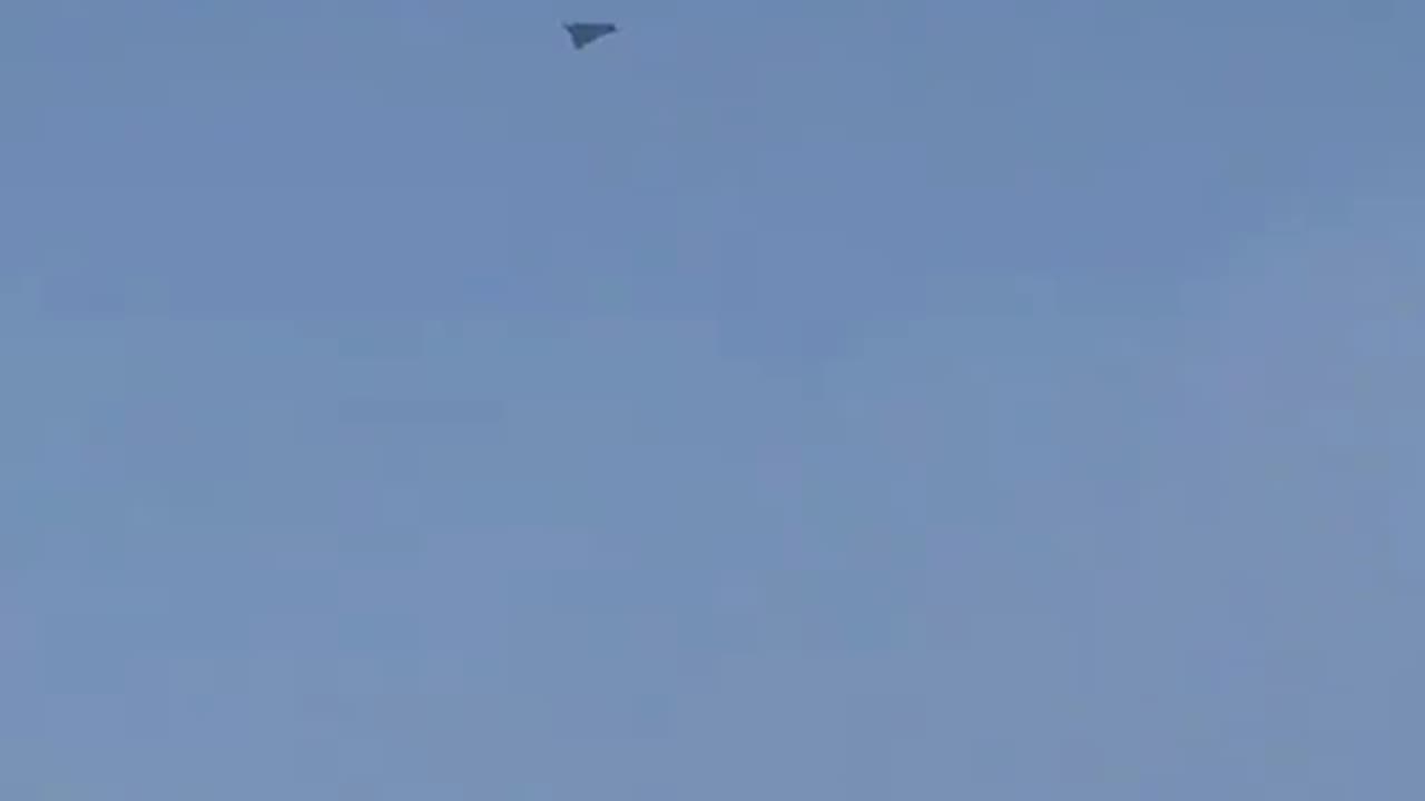 First video of the brand new Chinese stealth fighter jet, believed to be a 6th-generation warplane.