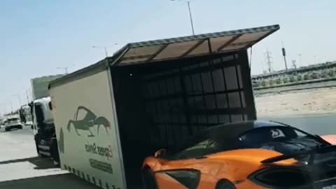 Enclosed Trailer Loading Perfection—Watch This Sports Car Go In! 🚗🔥