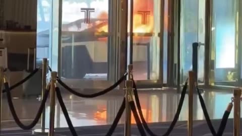 NOTICE THIS VIDEO OF A CYBERTRUCK ON FIRE OUTSIDE THE TRUMP HOTEL ⚠️