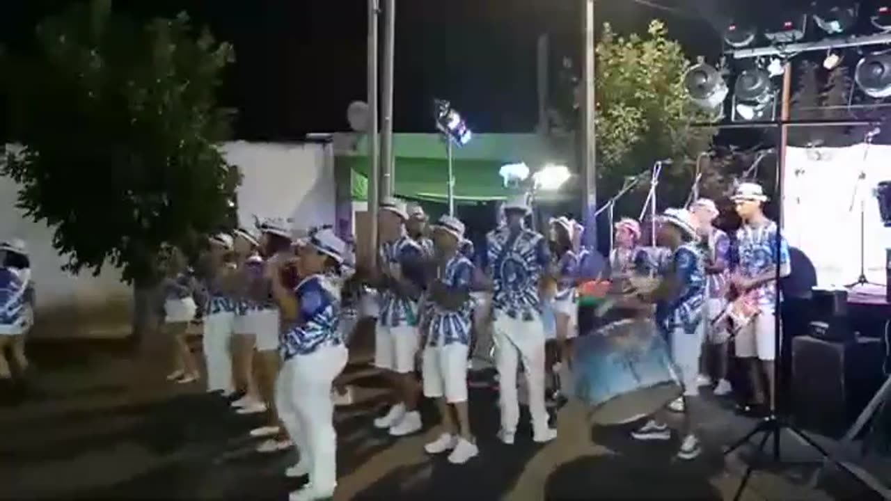 Escuela de Samba LA PA GOZAR - Escenario del Centro de Barrio N°6 - Tacuarembó (21/02/2025)