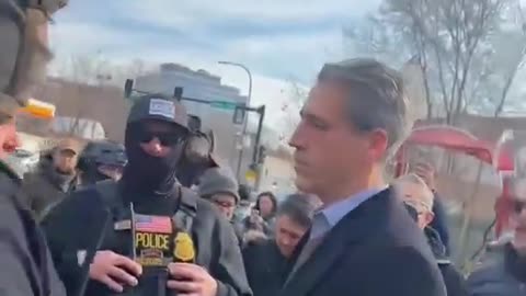 Thị trưởng đảng Dân chủ của Evanston, IL và ứng cử viên Quốc hội Daniel Biss đã bị phát hiện GÂY RỐI