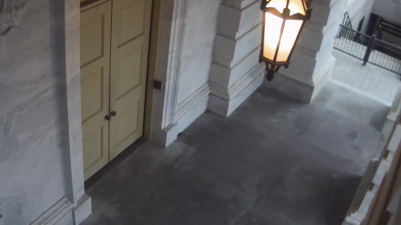 0401USCS01LawLibraryDoorExterior_2021-01-06_08h40min01s040ms.mp4