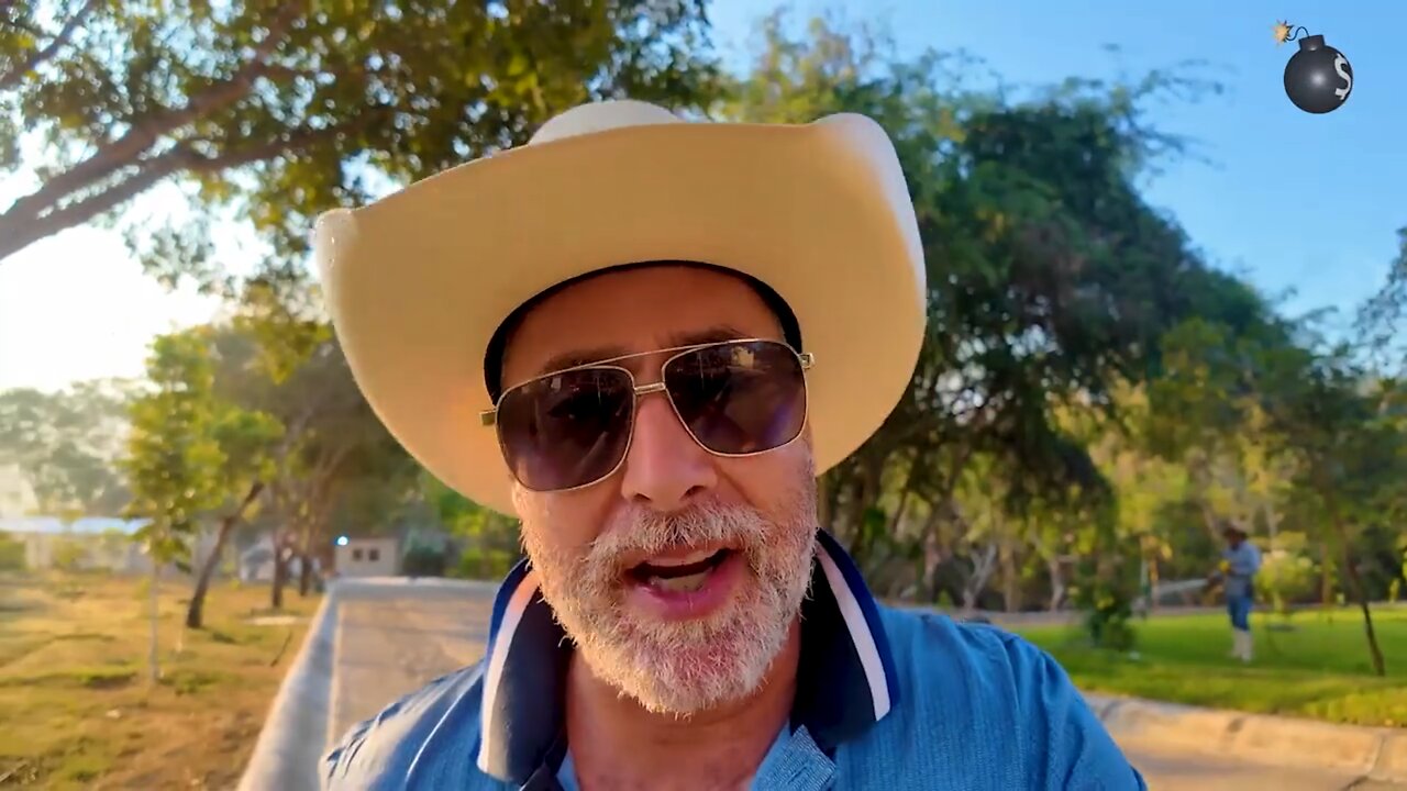 Jeff Berwick - Mossad Bondi "false flag" production ... Just in time for Christmas in Ausjailia!