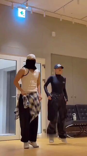 someone save me plss 😩💜😭💌